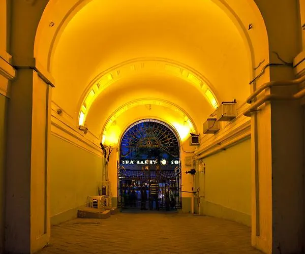 アパート In Deribasovskaya Street 13 オデッサ